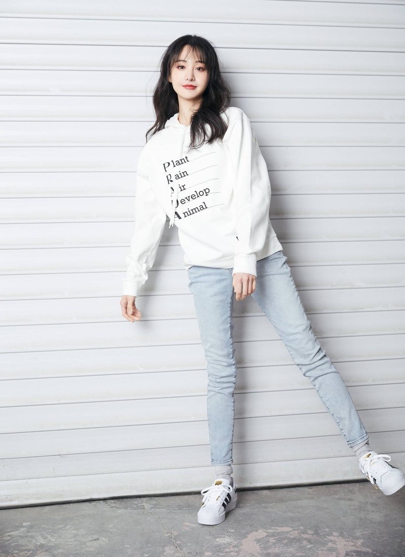 HyunA chuong ao hoodie Prada anh 3