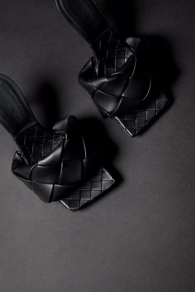 Sao Viet chuong giay mui vuong thanh lich anh 1