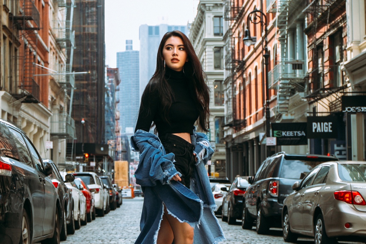 Mai Davika thay doi nhieu phong cach tren tap chi Vogue hinh anh