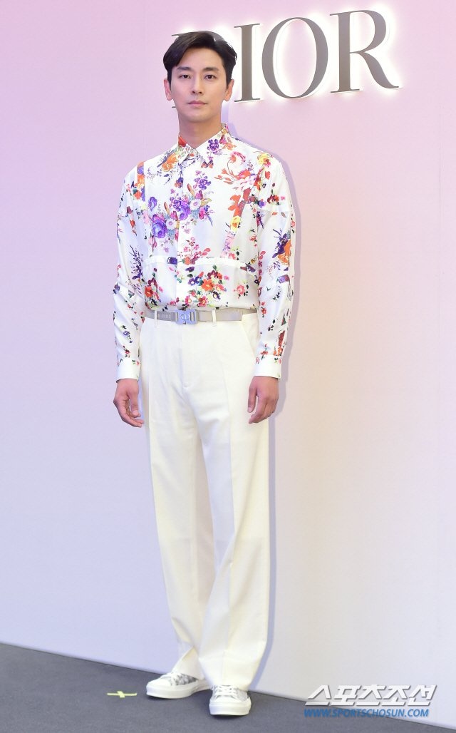 Joo Ji Hoon an mac sanh dieu anh 5