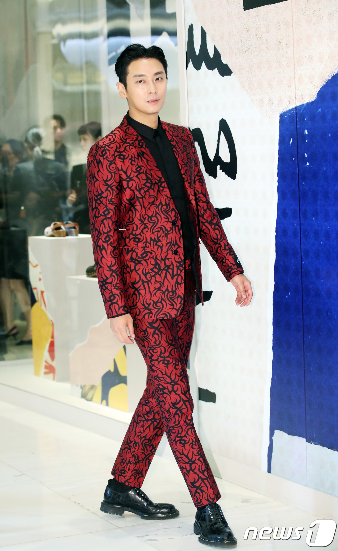 Joo Ji Hoon an mac sanh dieu anh 6