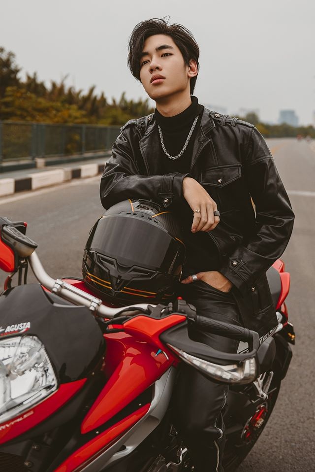 Sao Viet chuong trang phuc don sac anh 4