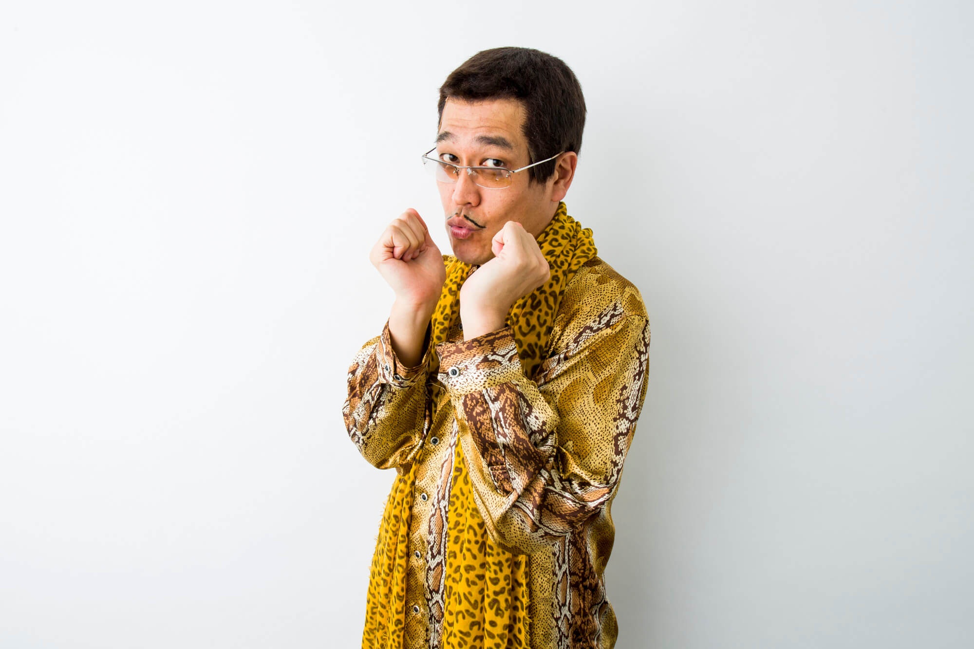 Danh hài Piko Taro chuộng trang phục họa tiết ảnh 1 Danh hai Piko Taro chuong trang phuc hoa tiet anh 1