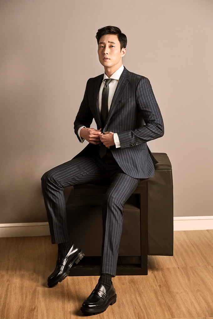 So Ji Sub mac do gia dan anh 11