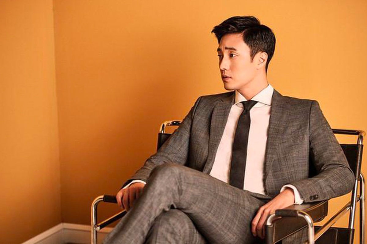 So Ji Sub khoe ve nam tinh trong thuoc phim thoi trang hinh anh