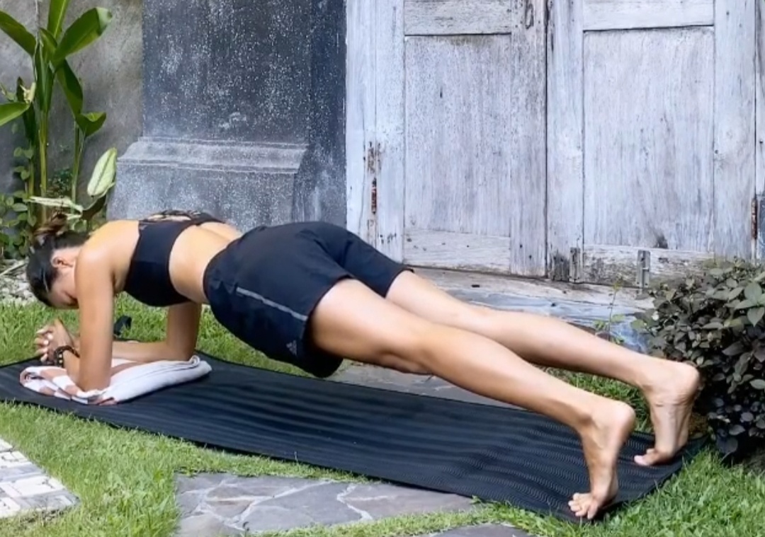 Sao Viet chuong tap plank dot mo thua anh 2