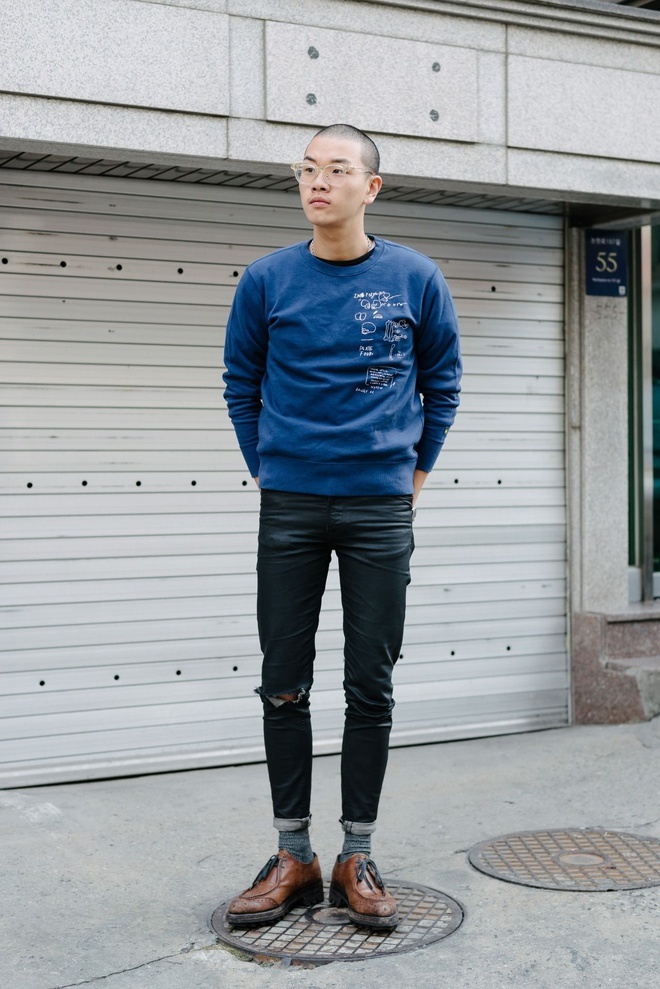 Meo mac do cho chang trai nho nhan anh 1