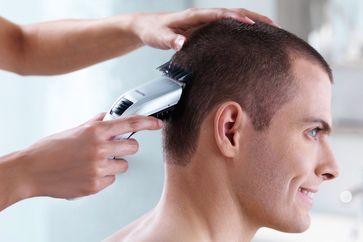 Cắt tóc bằng tông đơ tại nhà  ảnh 2 Cat toc bang tong do tai nha anh 2