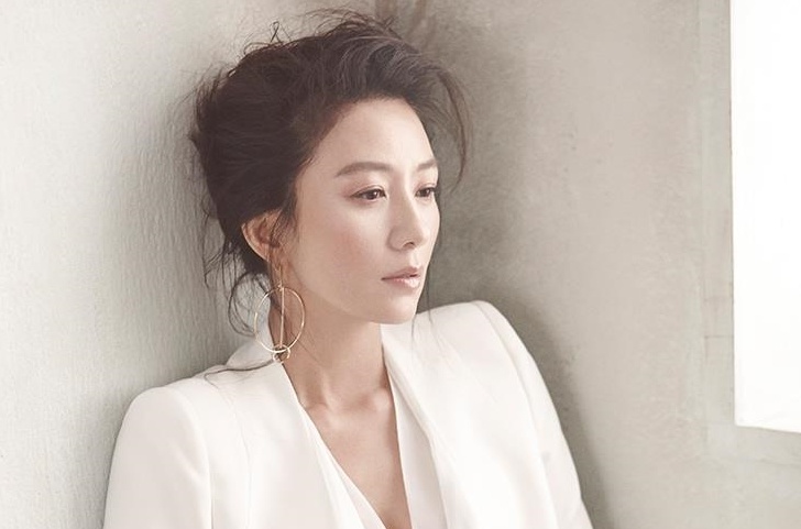  Kim Hee Ae tao dang quyen ru tren tap chi hinh anh