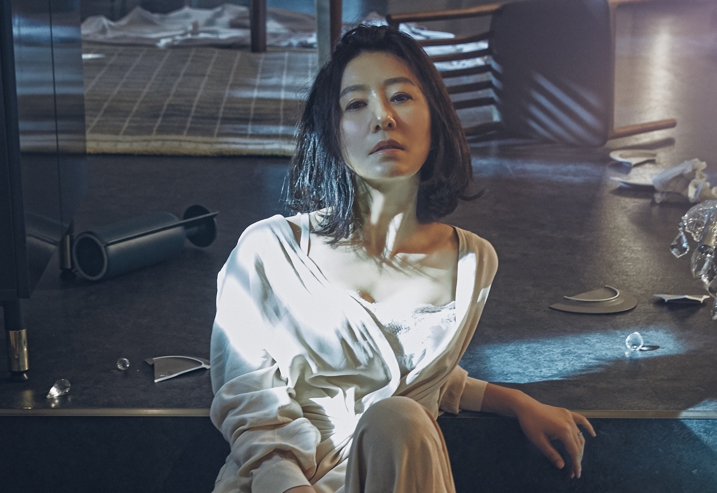 Nu chinh bi phan boi an mac the nao trong phim 'The gioi hon nhan'? hinh anh