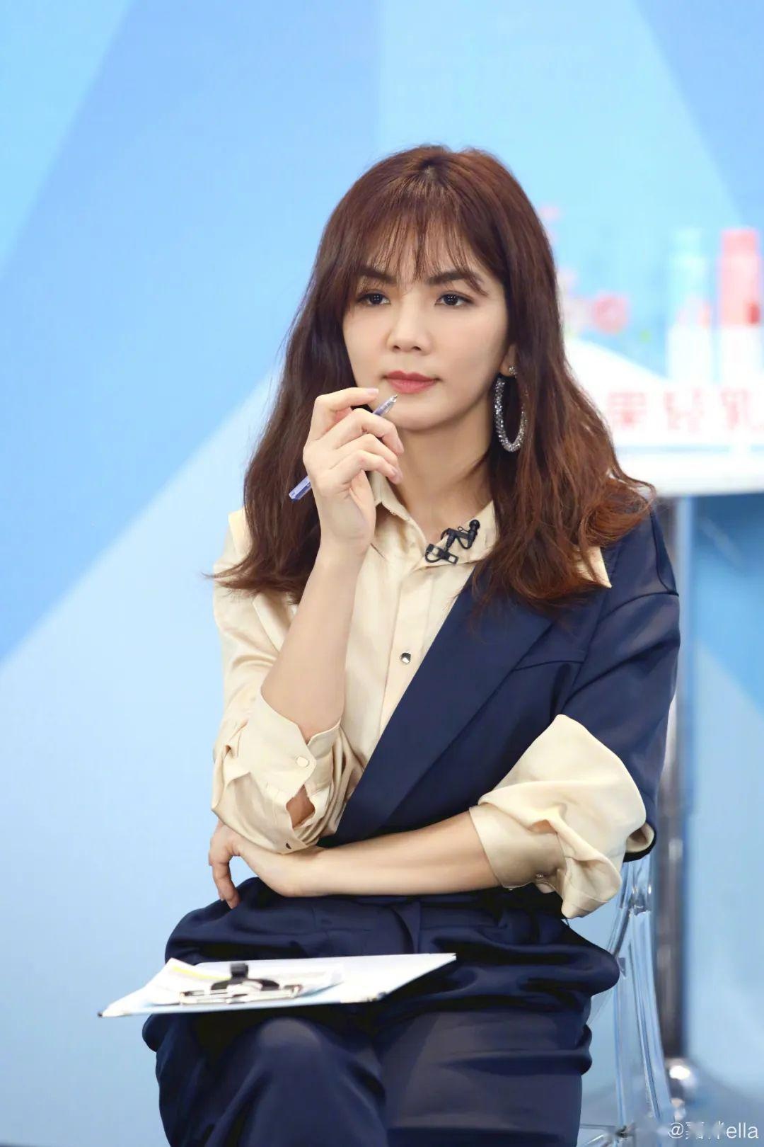 Lisa bien hoa phong cach da dang anh 10