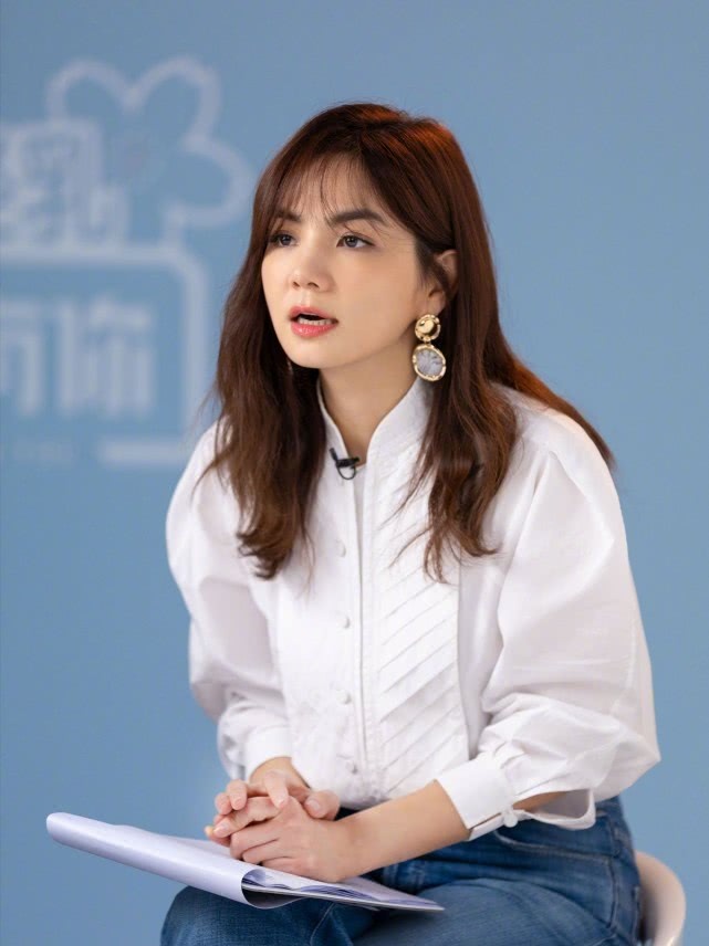 Lisa bien hoa phong cach da dang anh 9