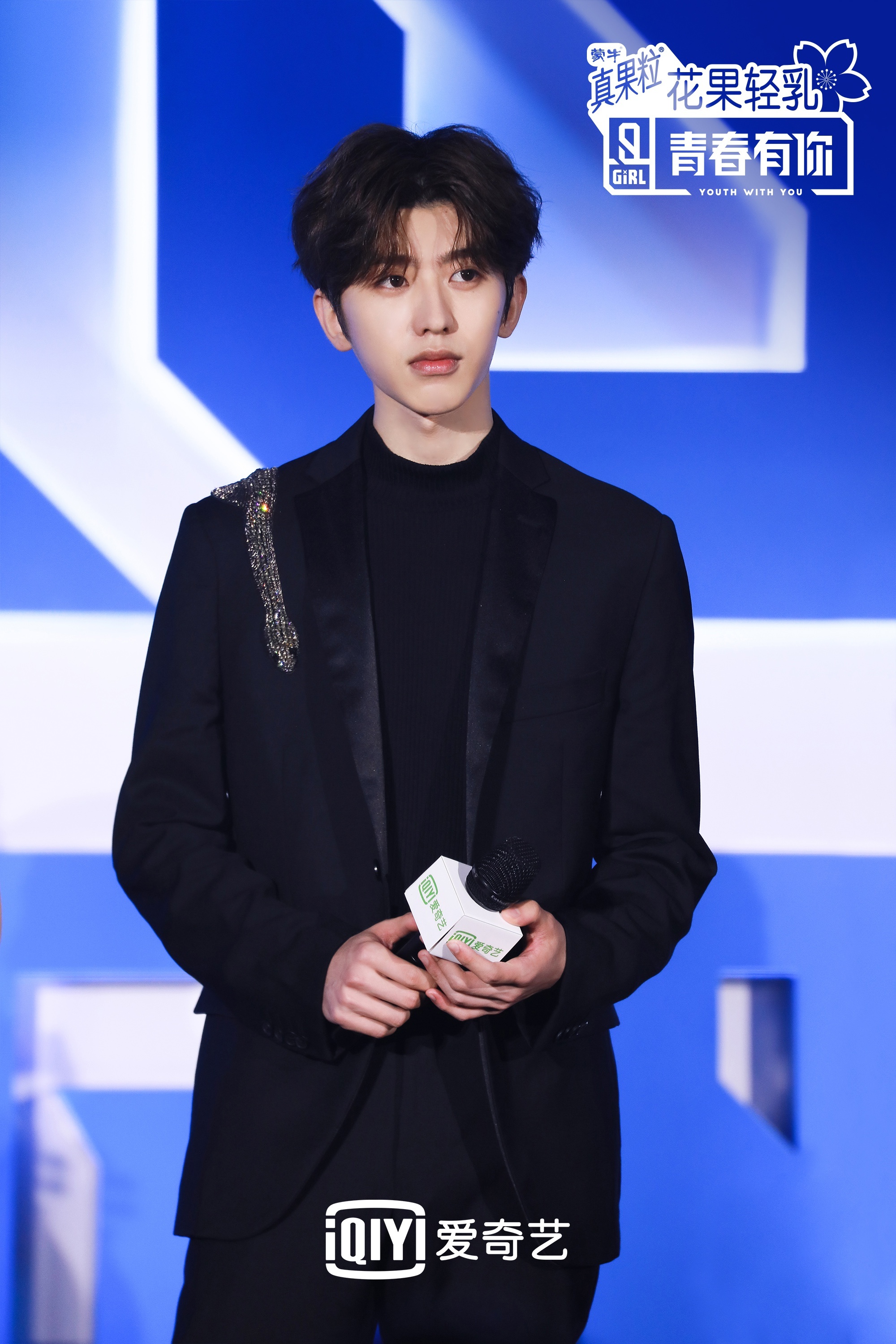 Lisa bien hoa phong cach da dang anh 6