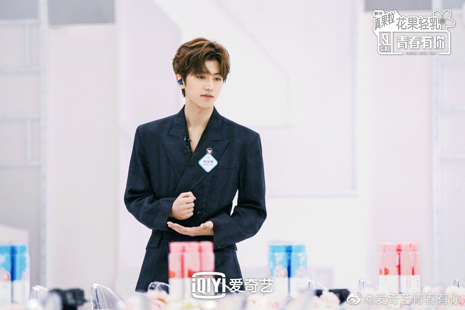 Lisa bien hoa phong cach da dang anh 7