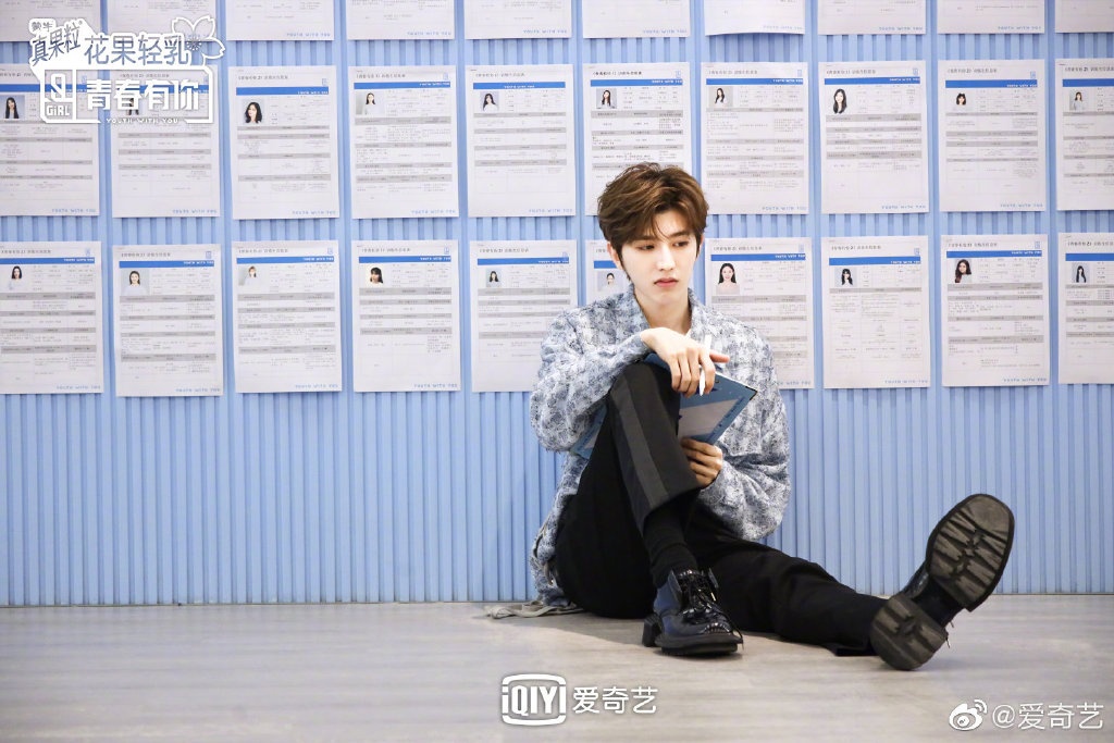 Lisa bien hoa phong cach da dang anh 8