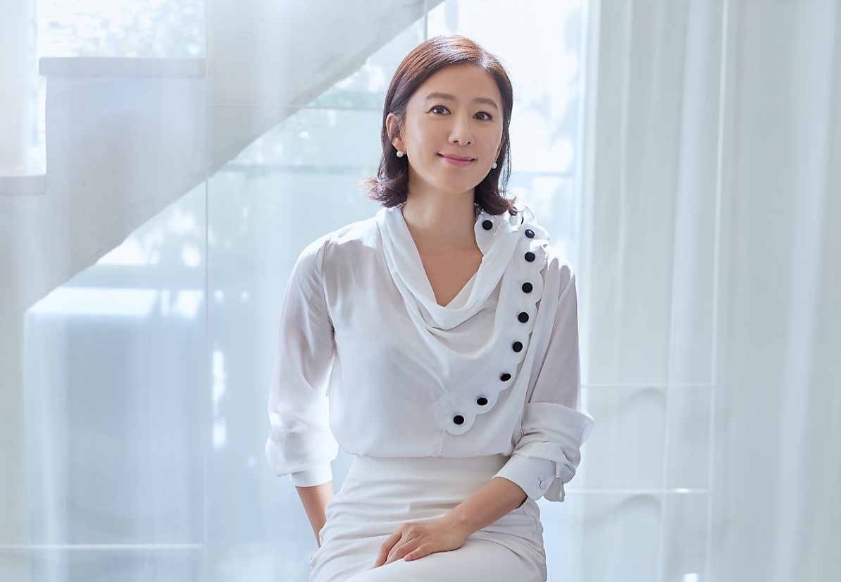 Kim Hee Ae ngoai doi an mac dep, thich dung do Chanel dat do hinh anh