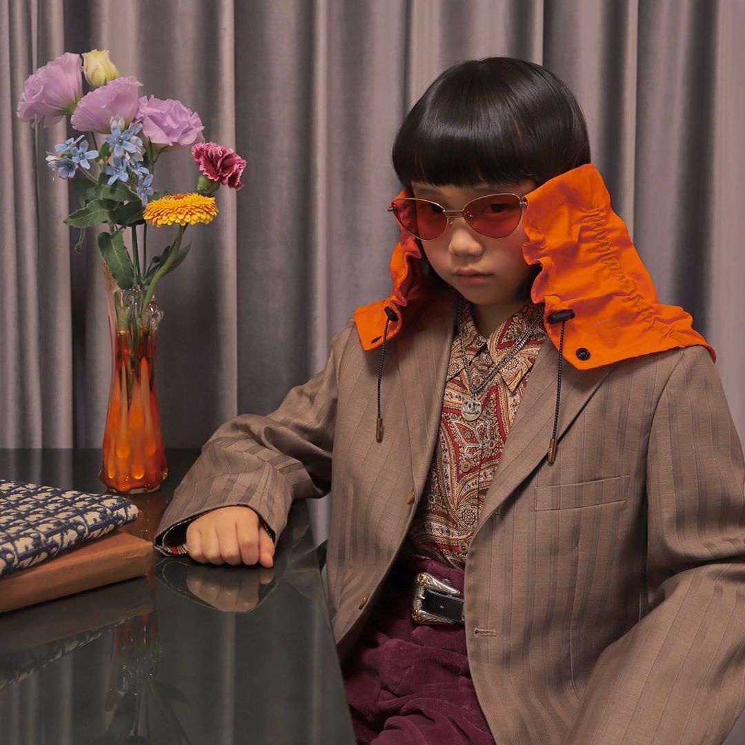 Be gai 9 tuoi mac do hang hieu anh 2