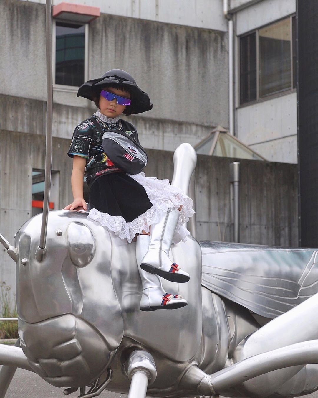 Be gai 9 tuoi mac do hang hieu anh 6