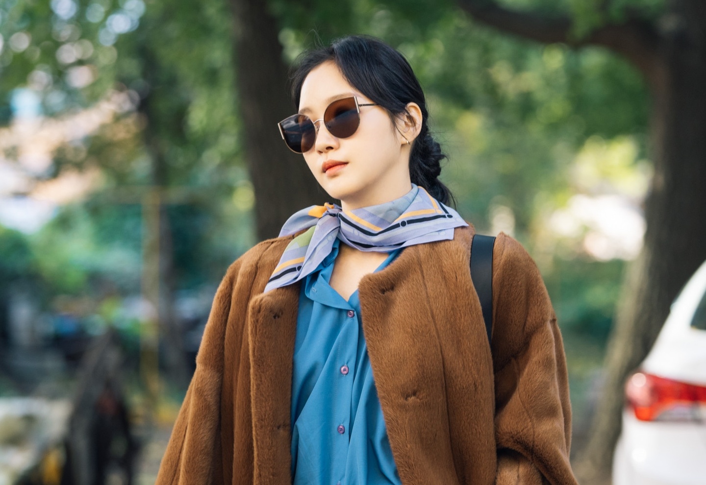 Kim Go Eun toan dien do gia re khi dong phim 'Quan vuong bat diet' hinh anh