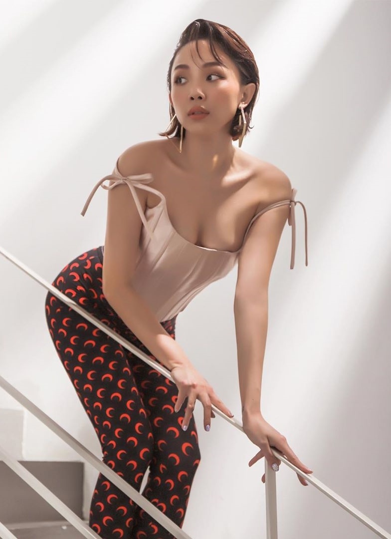 Ban gai Quang Hai mac do goi cam anh 4