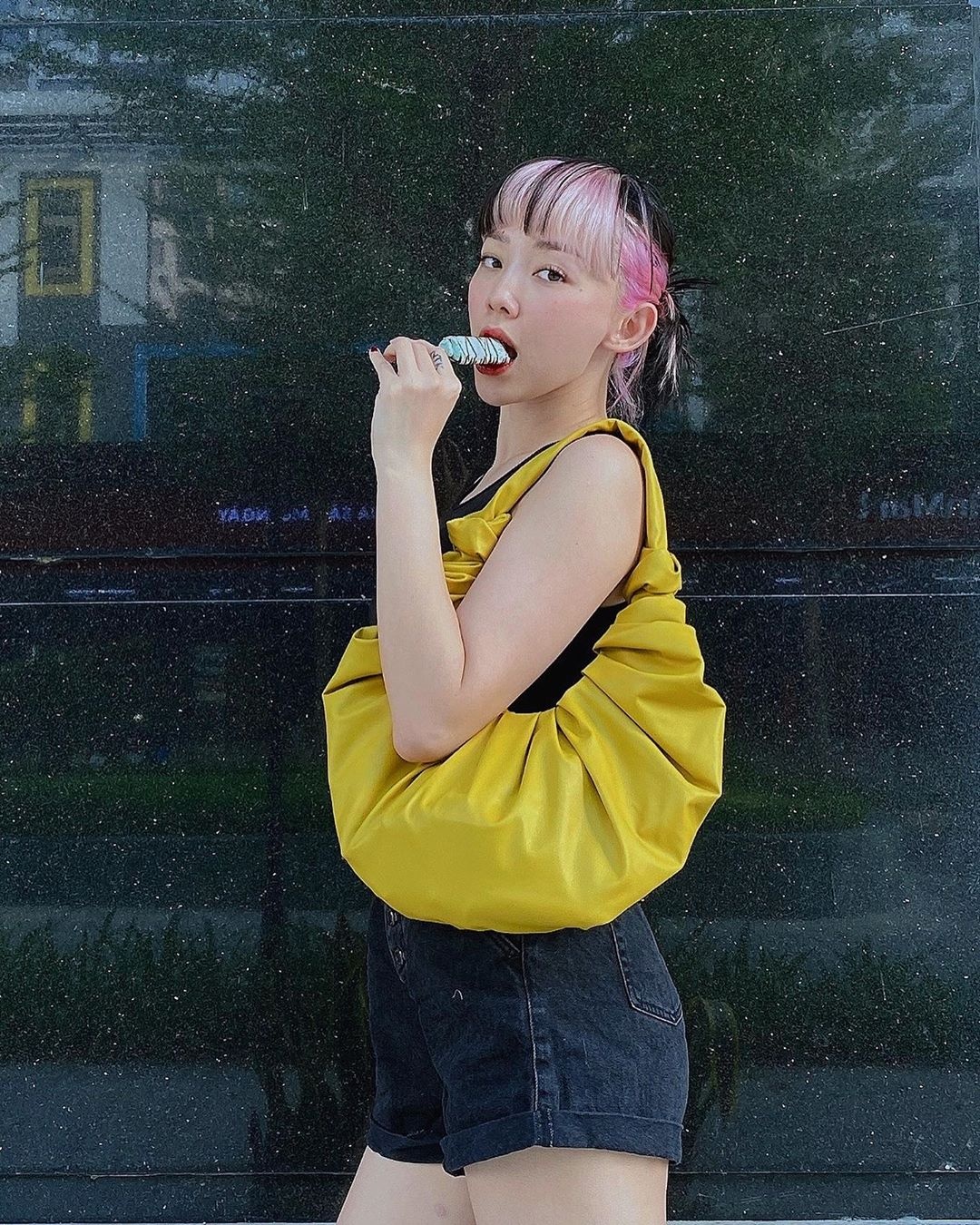 Ban gai Quang Hai mac do goi cam anh 9