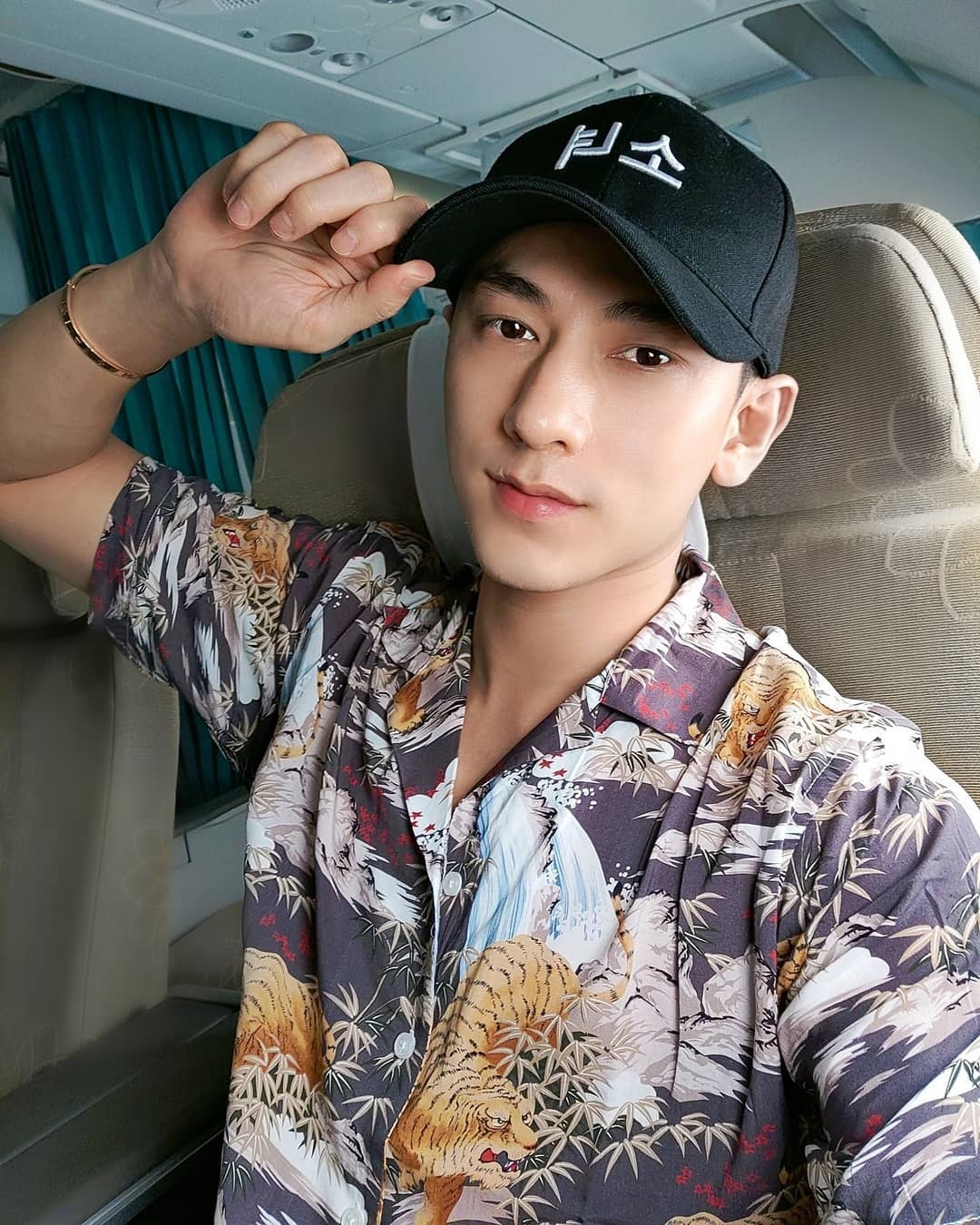 Isaac mac do giong Jack anh 1