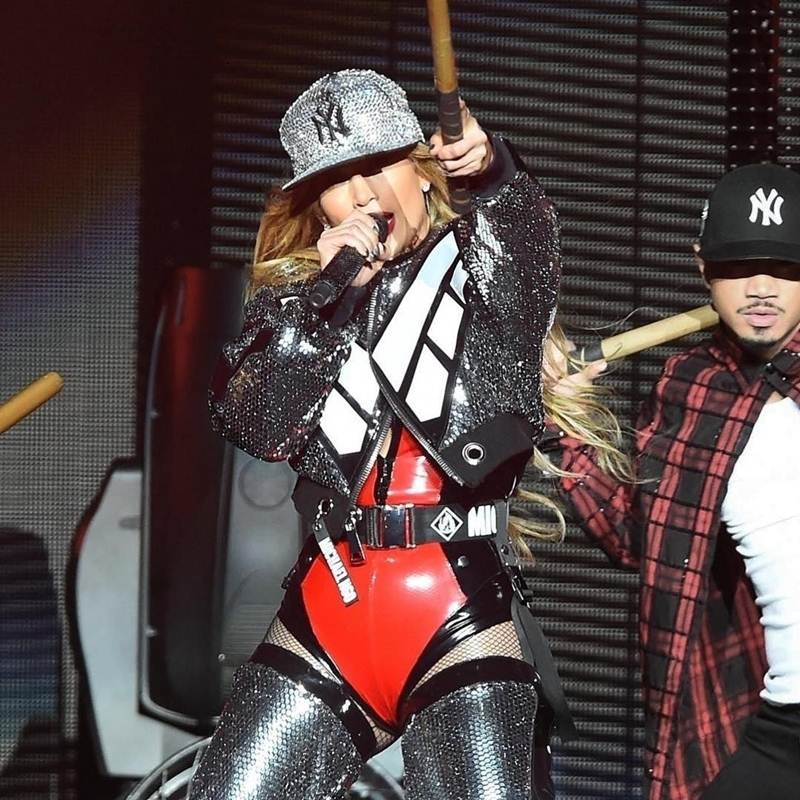 Lady Gaga đeo khẩu trang cá tính ảnh 4 Lady Gaga deo khau trang ca tinh anh 4