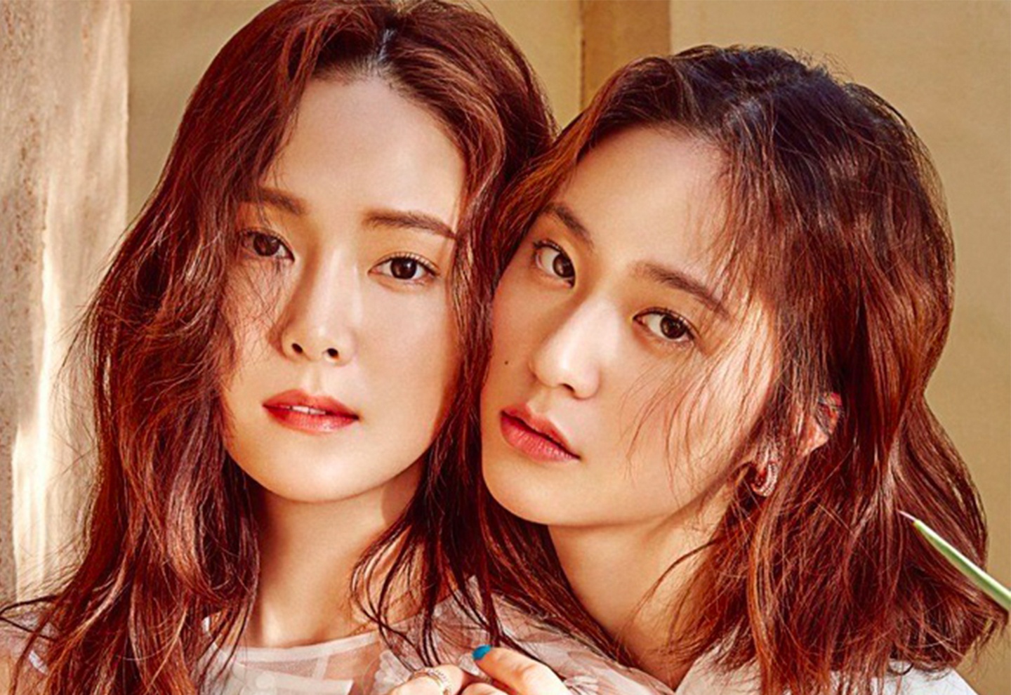 Krystal va Jessica lam gi de co mat moc trong nhu da trang diem? hinh anh