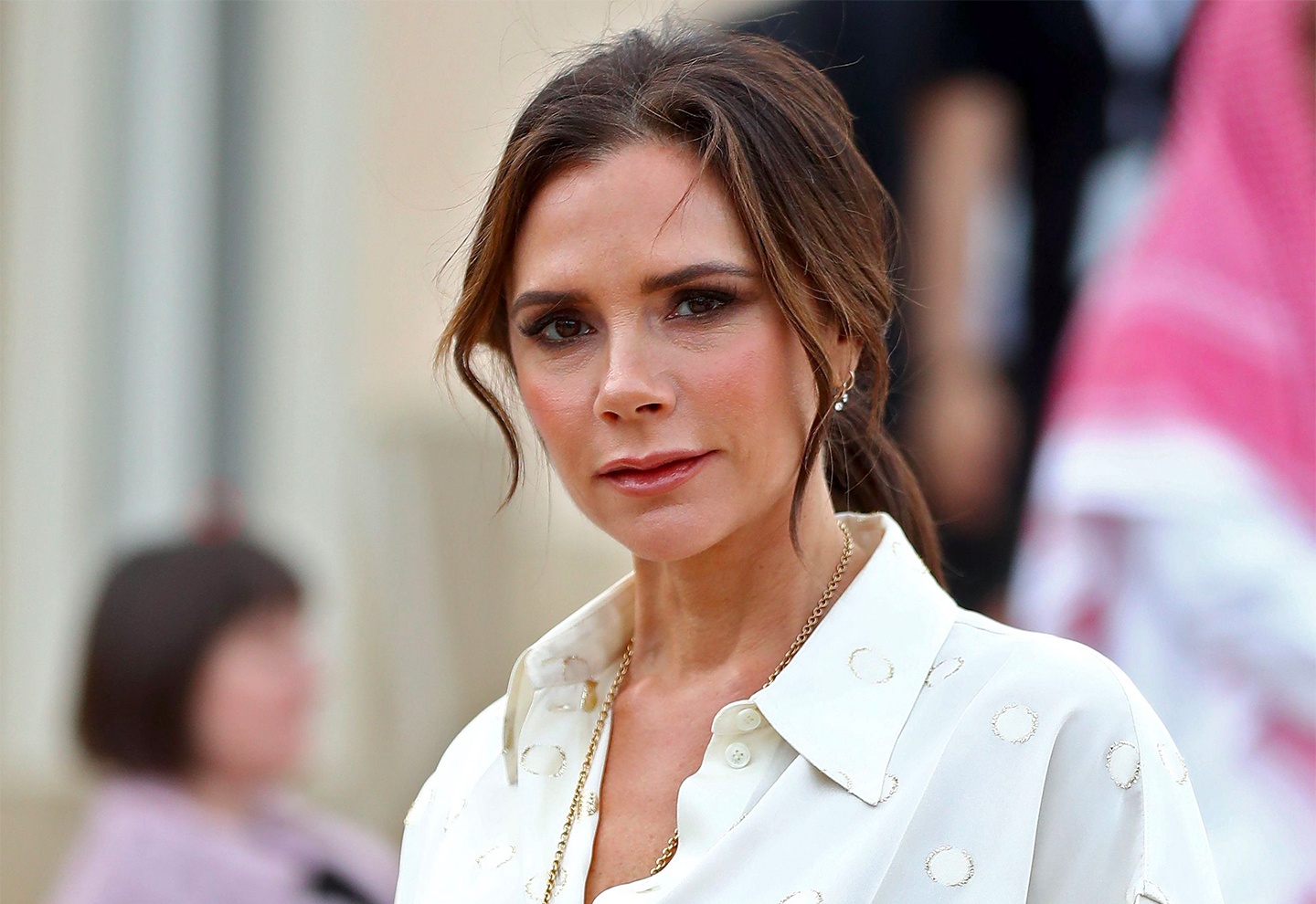 Victoria Beckham bi nem da vi ban ao dat muon danh nguoi dong tinh hinh anh