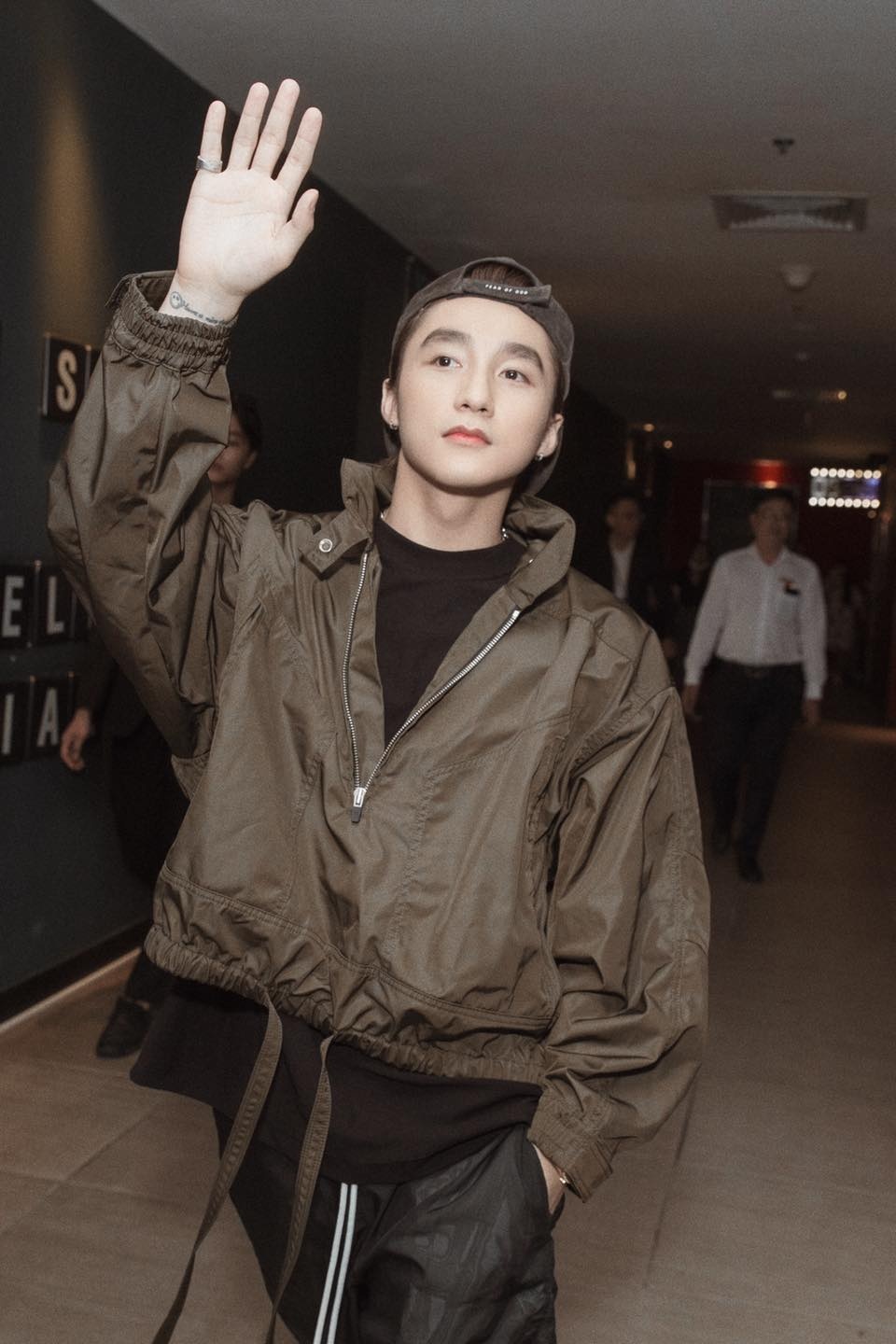 Son Tung dien do hang hieu anh 4