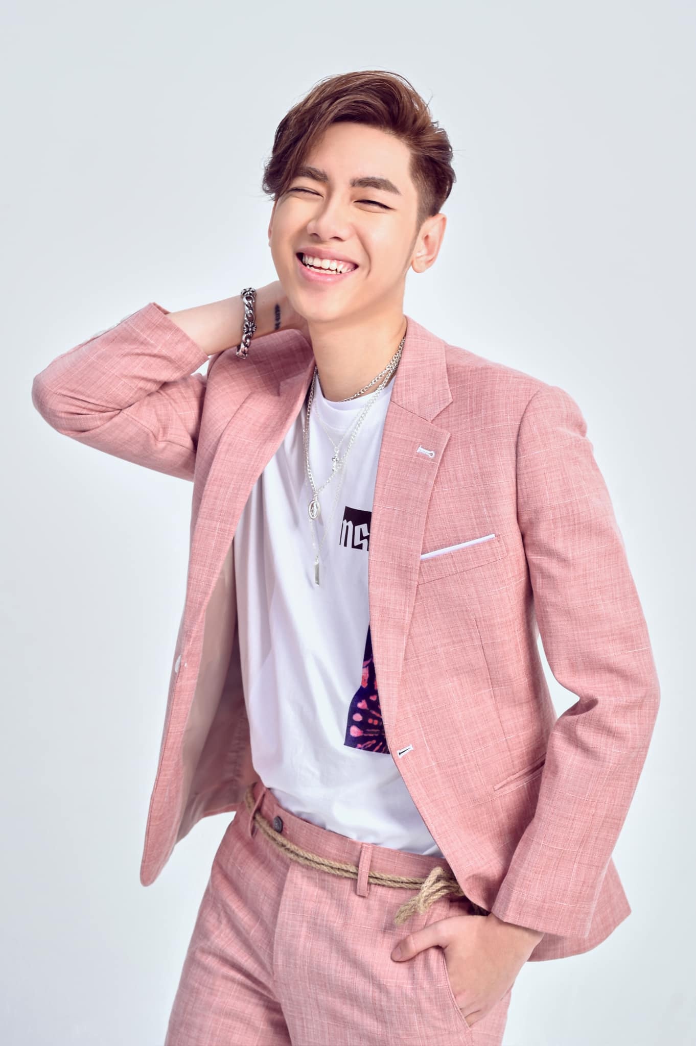 Duc Phuc trang diem dam anh 8