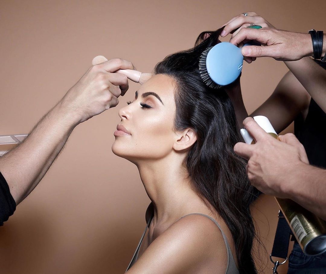 Kim Kardashian ban co phan cong ty anh 1