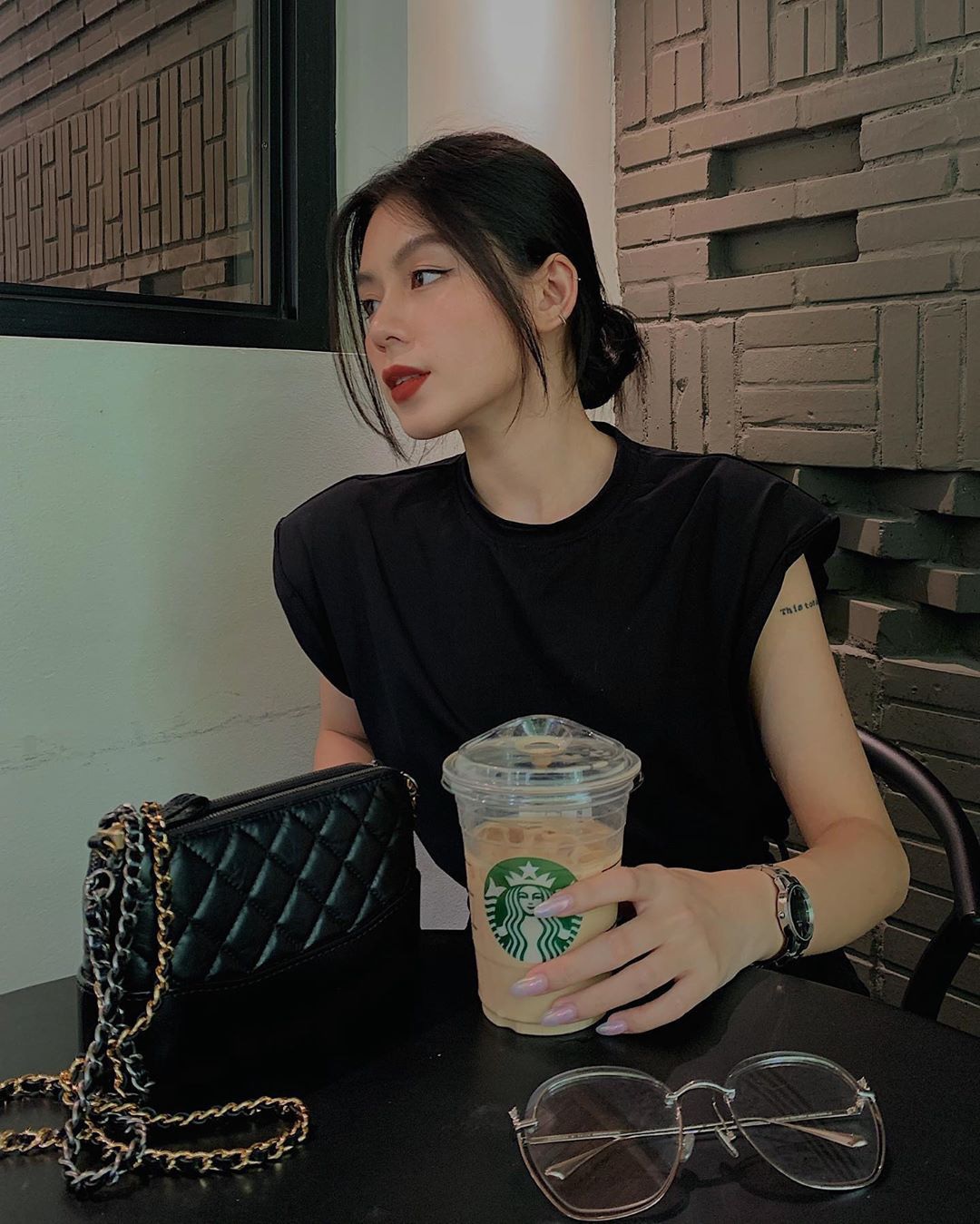 Sao Viet lang xe ao thun don vai anh 7