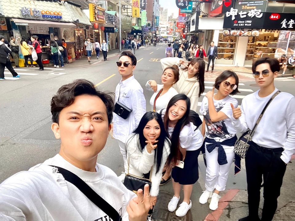 Trang phuc cua hoi ban than Tran Thanh anh 5