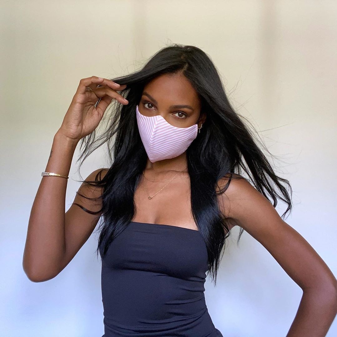 Victoria's Secret bán khẩu trang  ảnh 2 Victoria's Secret ban khau trang anh 2