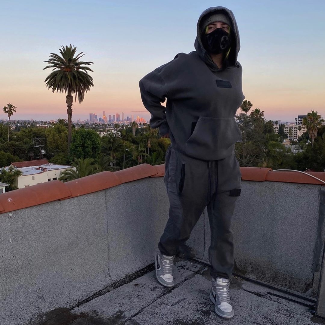 Billie Eilish mang giay Dior hiem anh 1