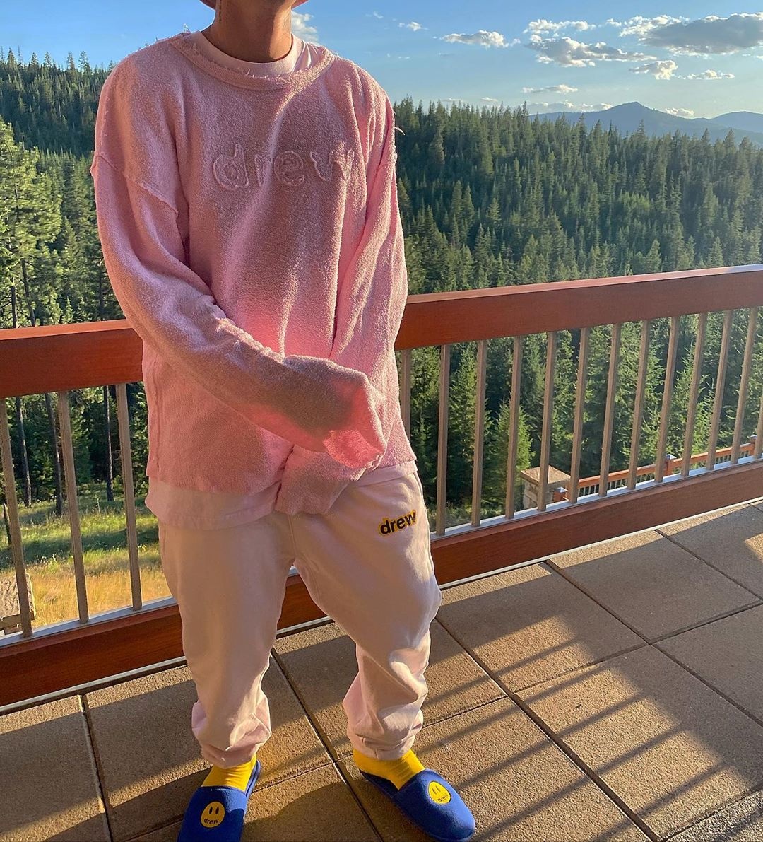 Justin Bieber mang dép tông ảnh 2 Justin Bieber mang dep tong anh 2