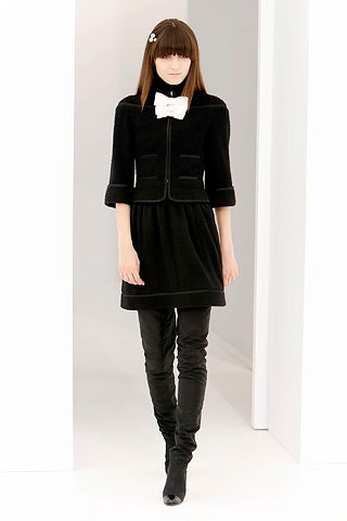 Kendall Jenner mặc đồ Chanel ảnh 2 Kendall Jenner mac do Chanel anh 2