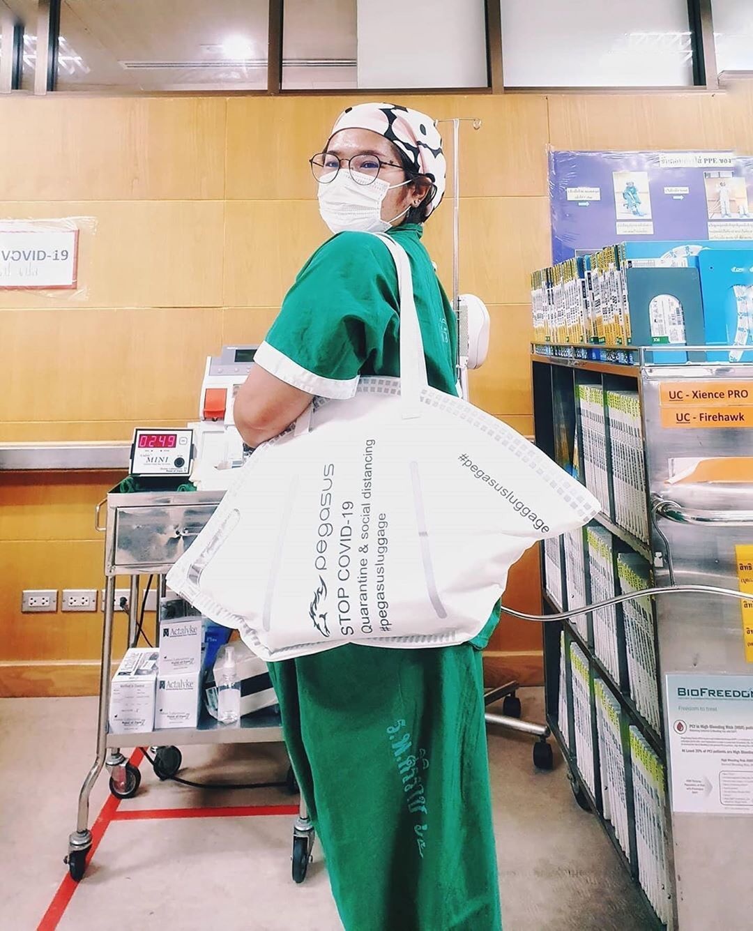 Tui xach khau trang gay sot anh 2