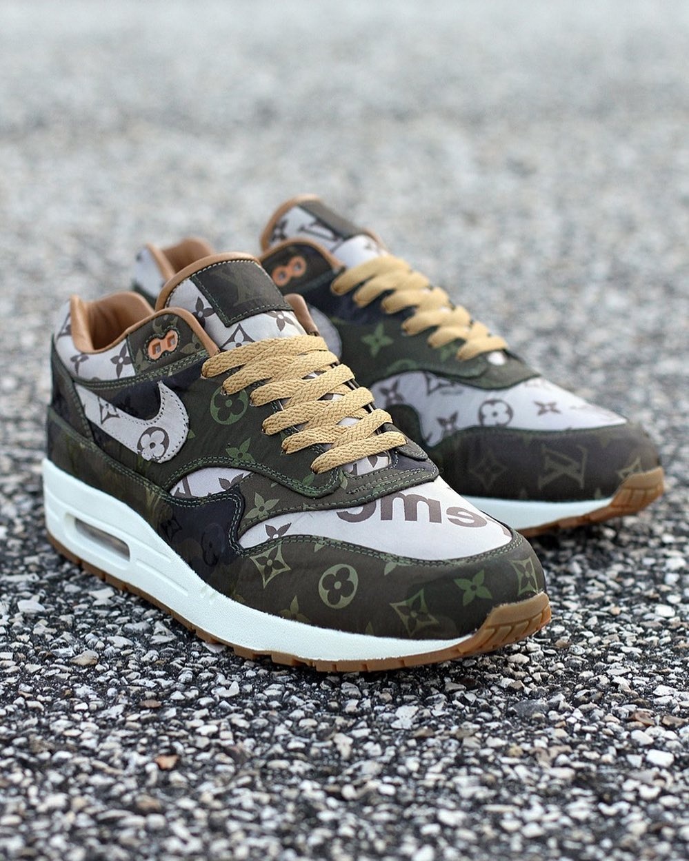 Thêu hình lên giày Yeezy ảnh 7 Theu hinh len giay Yeezy anh 7