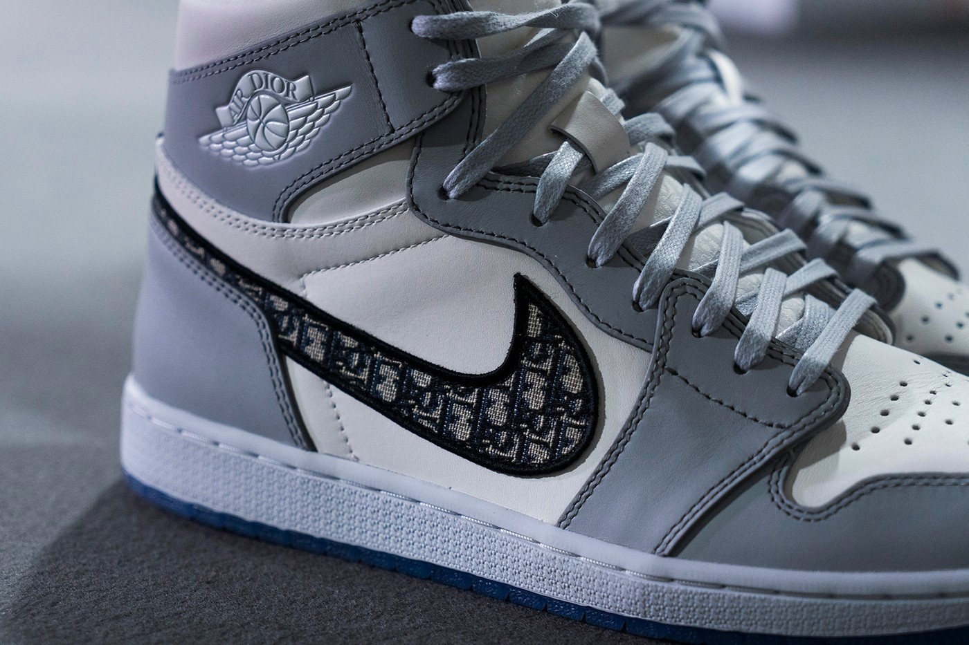 Phat hien kien giay Nike Dior fake tri gia 4 trieu USD tai My hinh anh