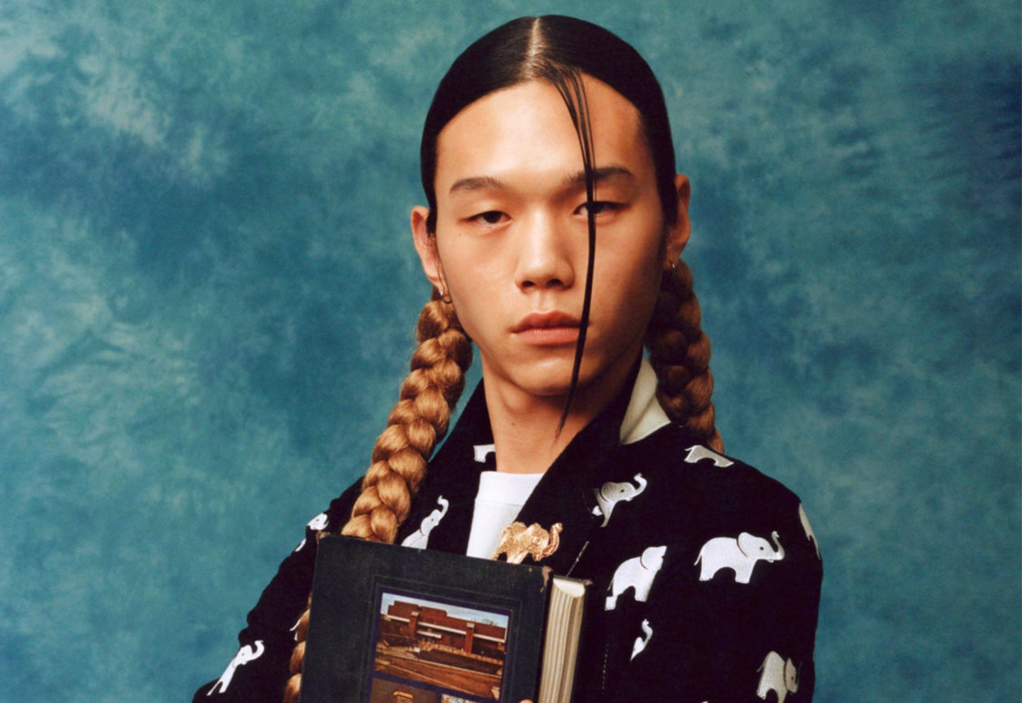 Mau nam tet toc nu tinh, chup anh ky yeu tren tap chi Han Quoc hinh anh