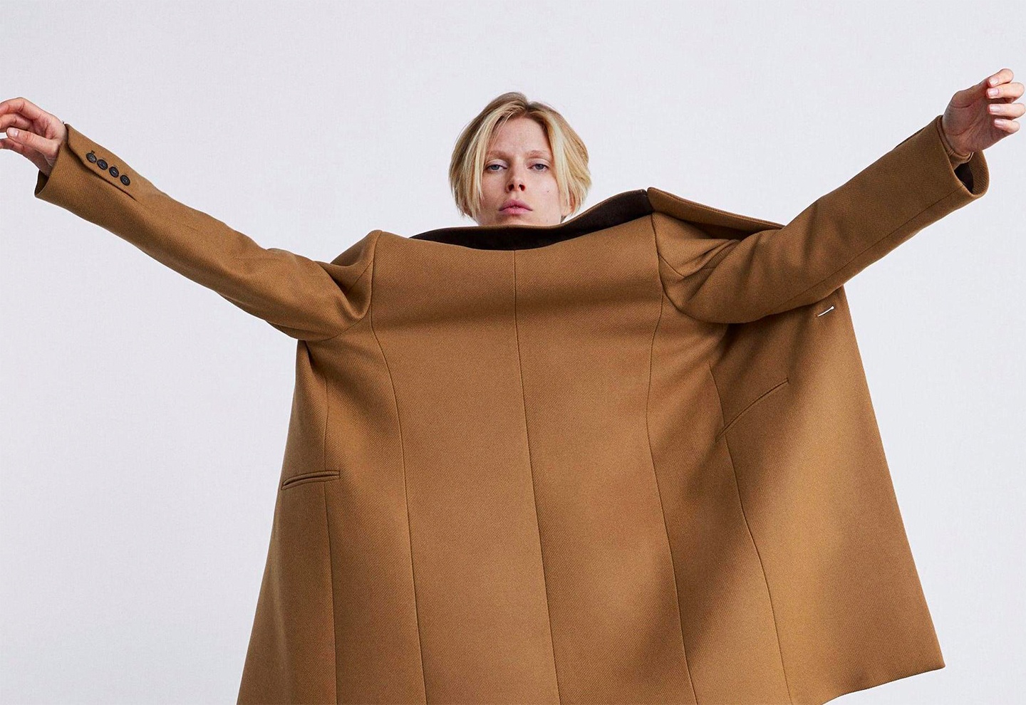 Khach hang kho mua do Zara vi khong thay ro trang phuc hinh anh