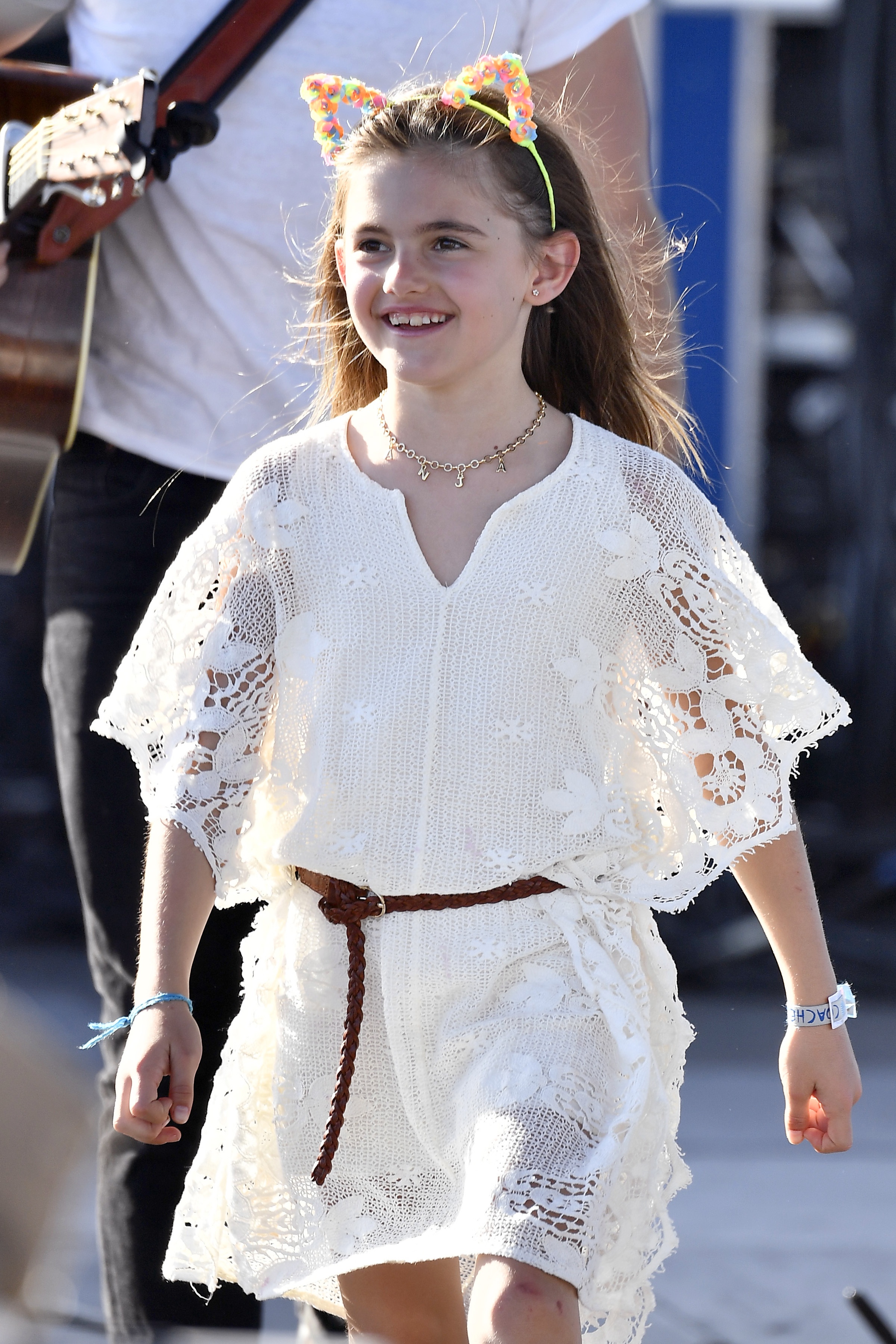 Con gai thien than noi y anh 2