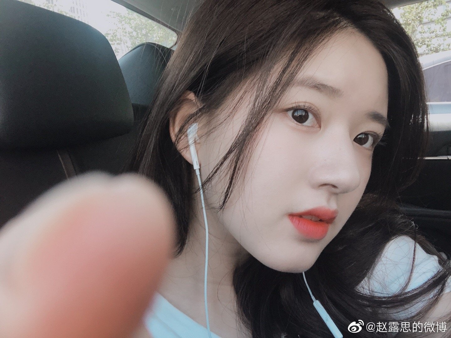 Triệu Lộ Tư khoe da trắng  ảnh 4 Trieu Lo Tu khoe da trang anh 4