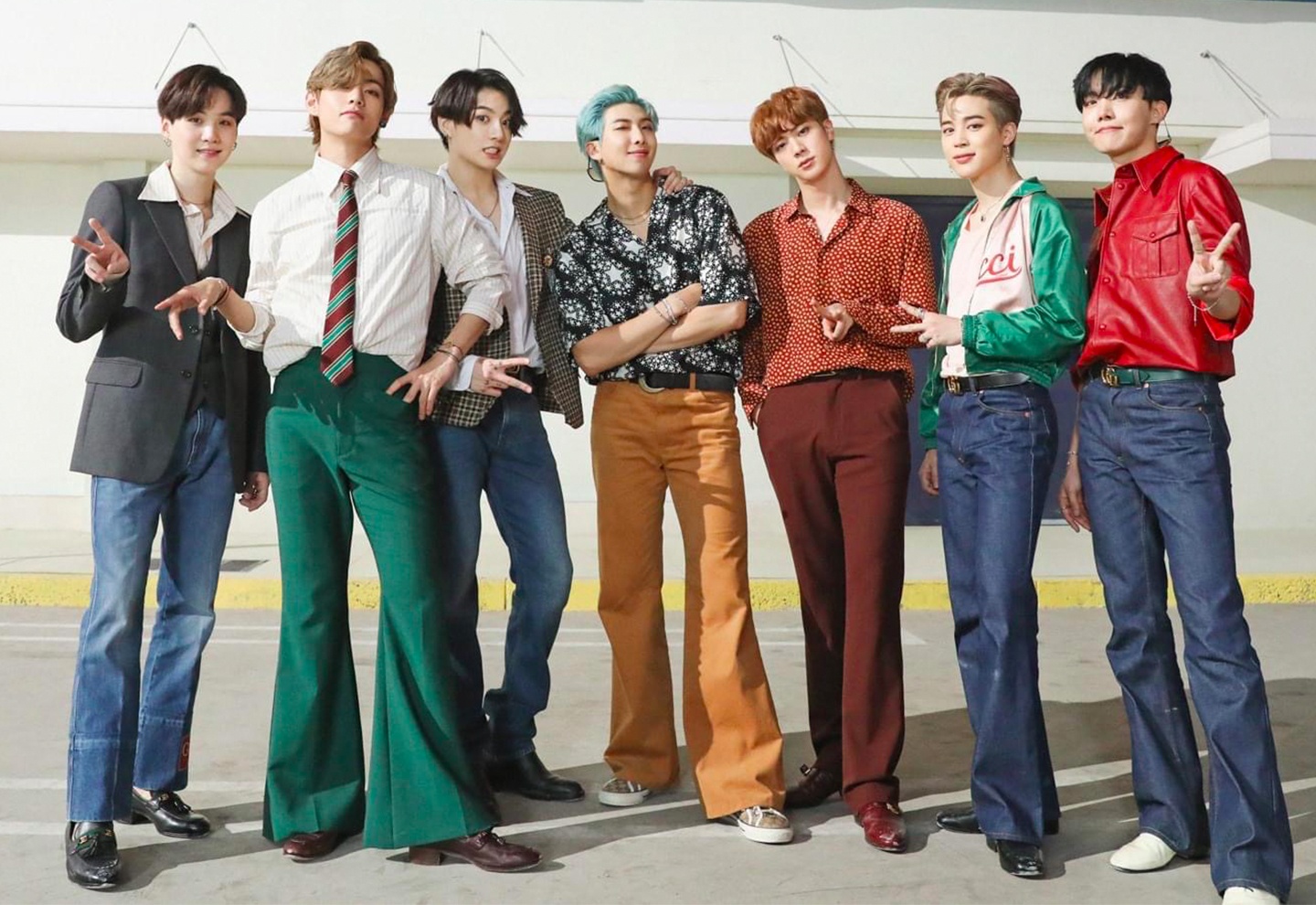 BTS, Sunmi chuong trang phuc disco thap nien 1970 hinh anh