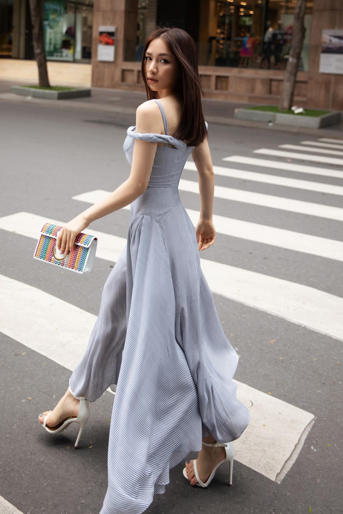 Hòa Minzy ăn mặc sành điệu ảnh 2 Hoa Minzy an mac sanh dieu anh 2