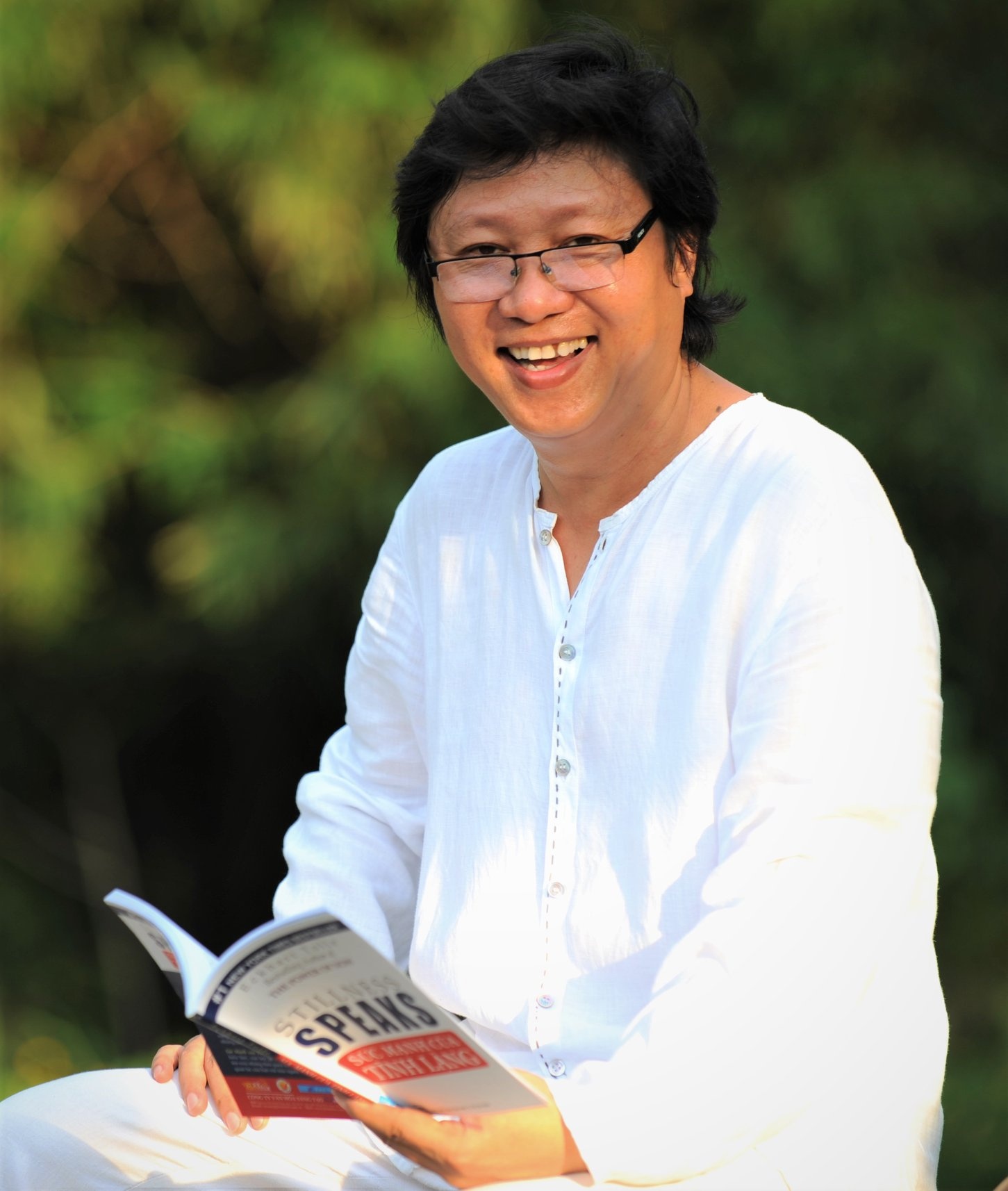 Mac ao dai di lam anh 4