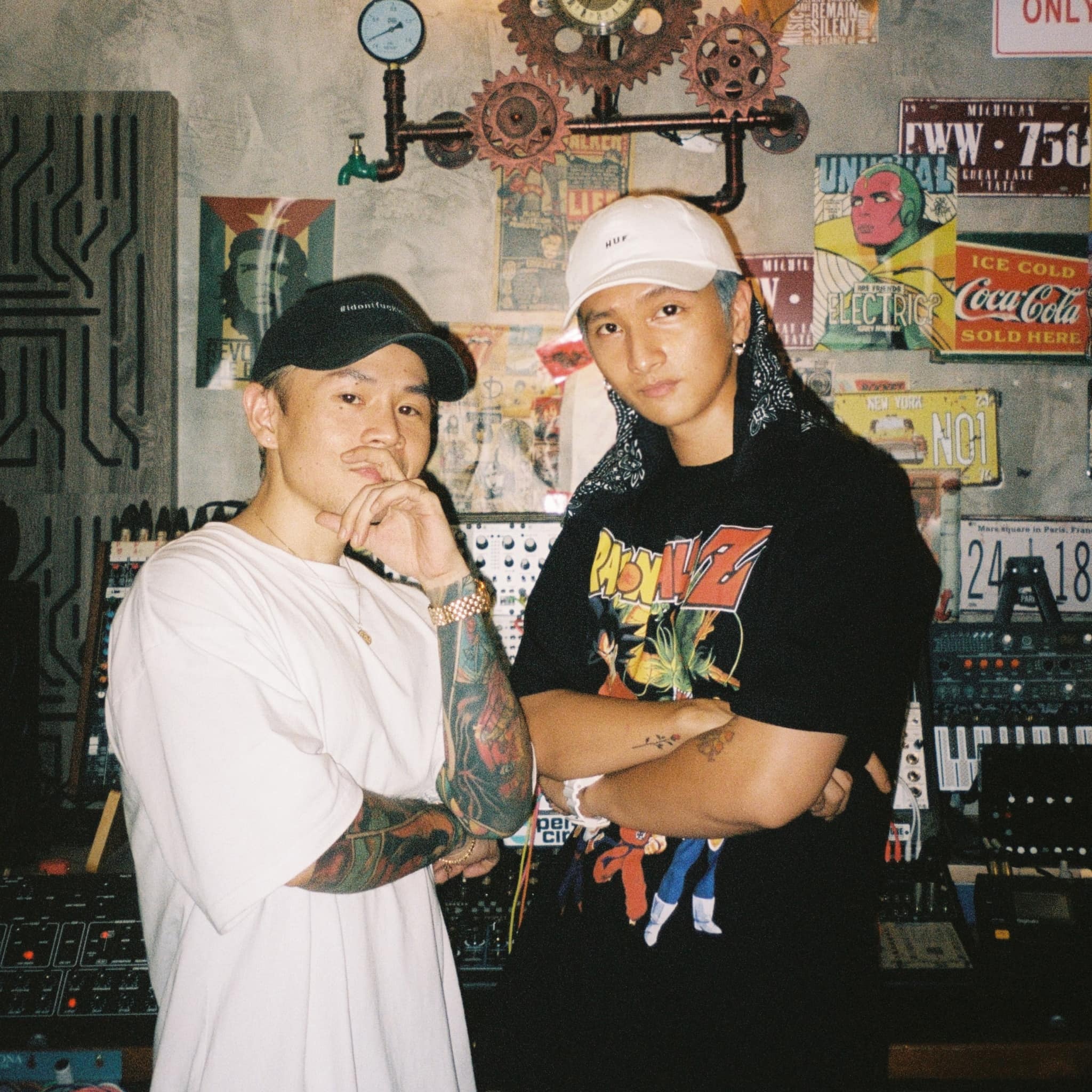 Binz mac do don gian anh 1