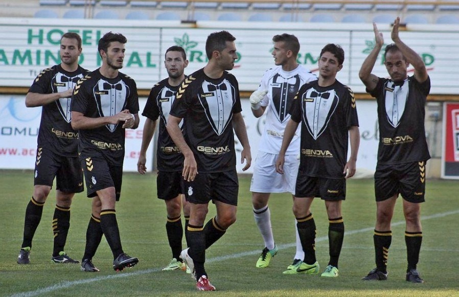 Ao dau the thao anh 7